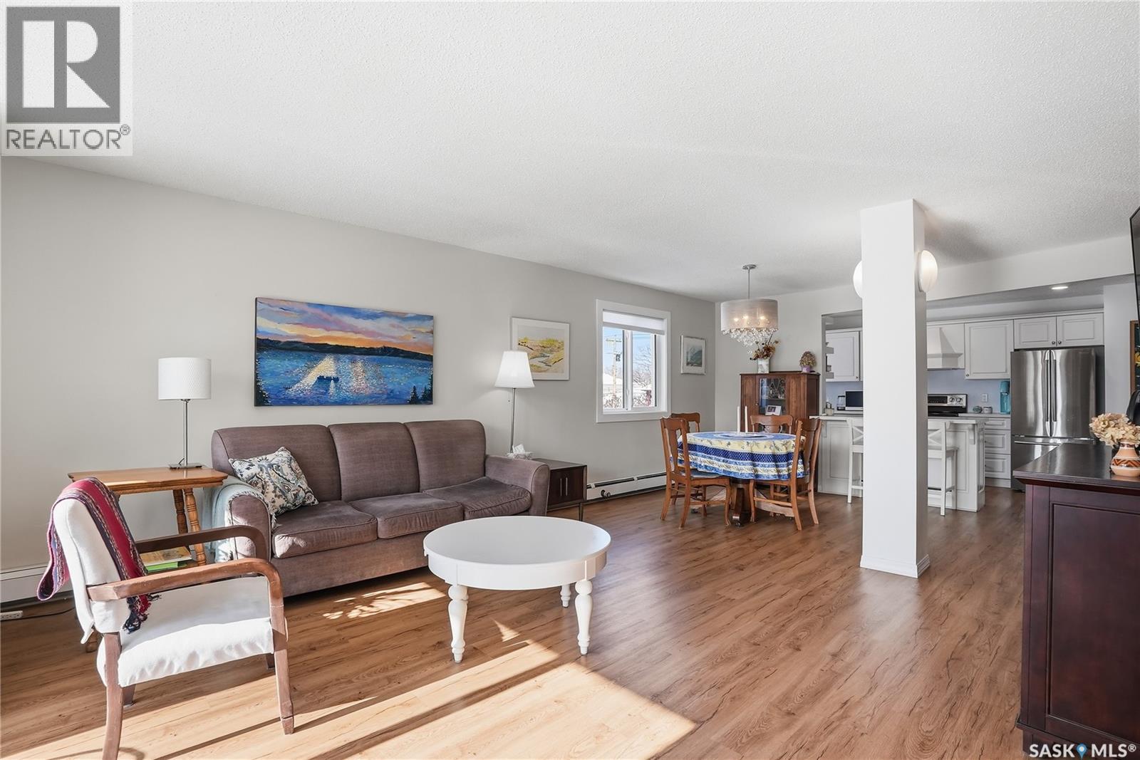 202 921 Main Street E, Saskatoon, SK - Indoor Photo Showing Living Room