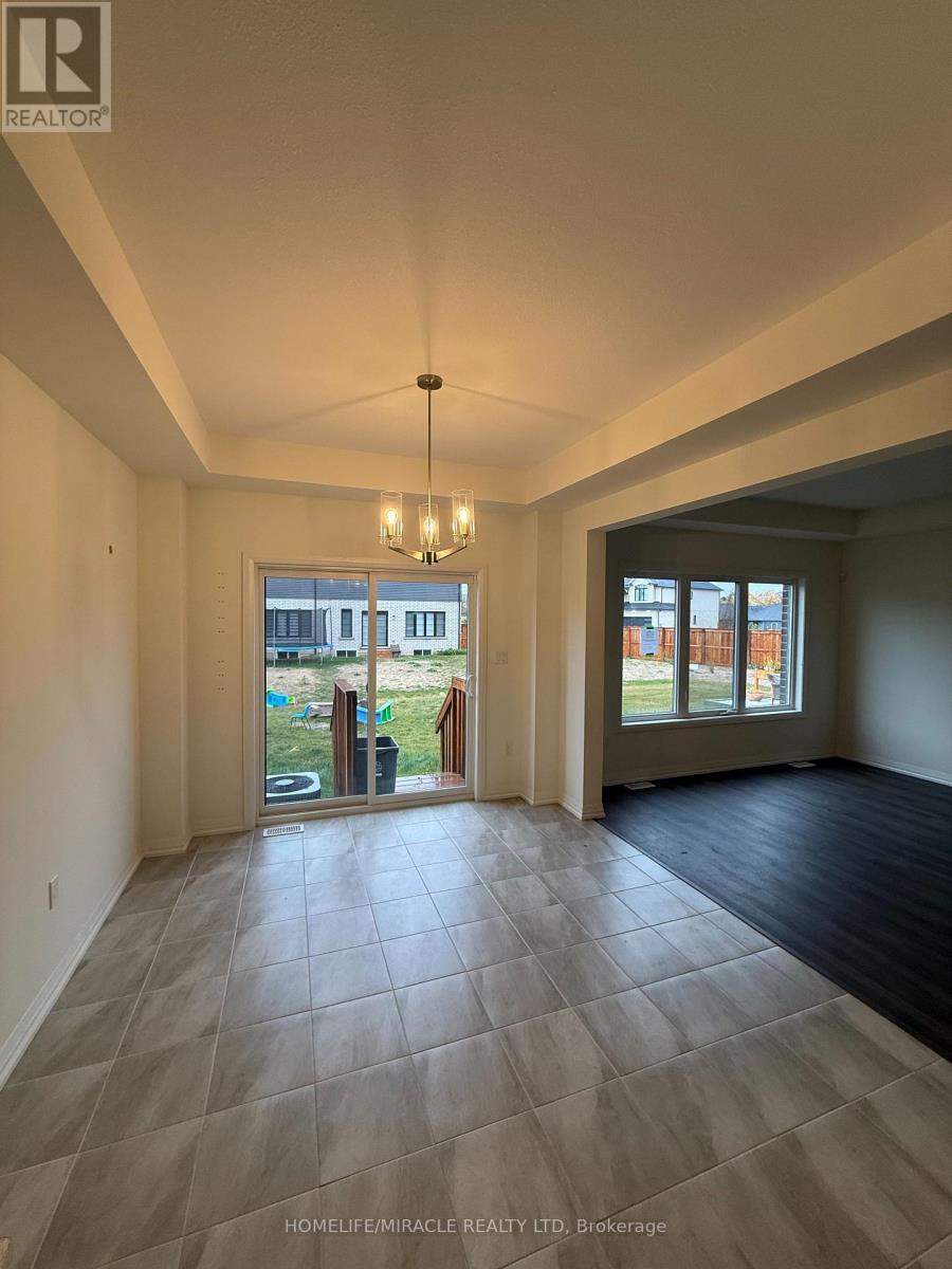 72 Samuel Avenue, Pelham, ON - Indoor Photo Showing Other Room