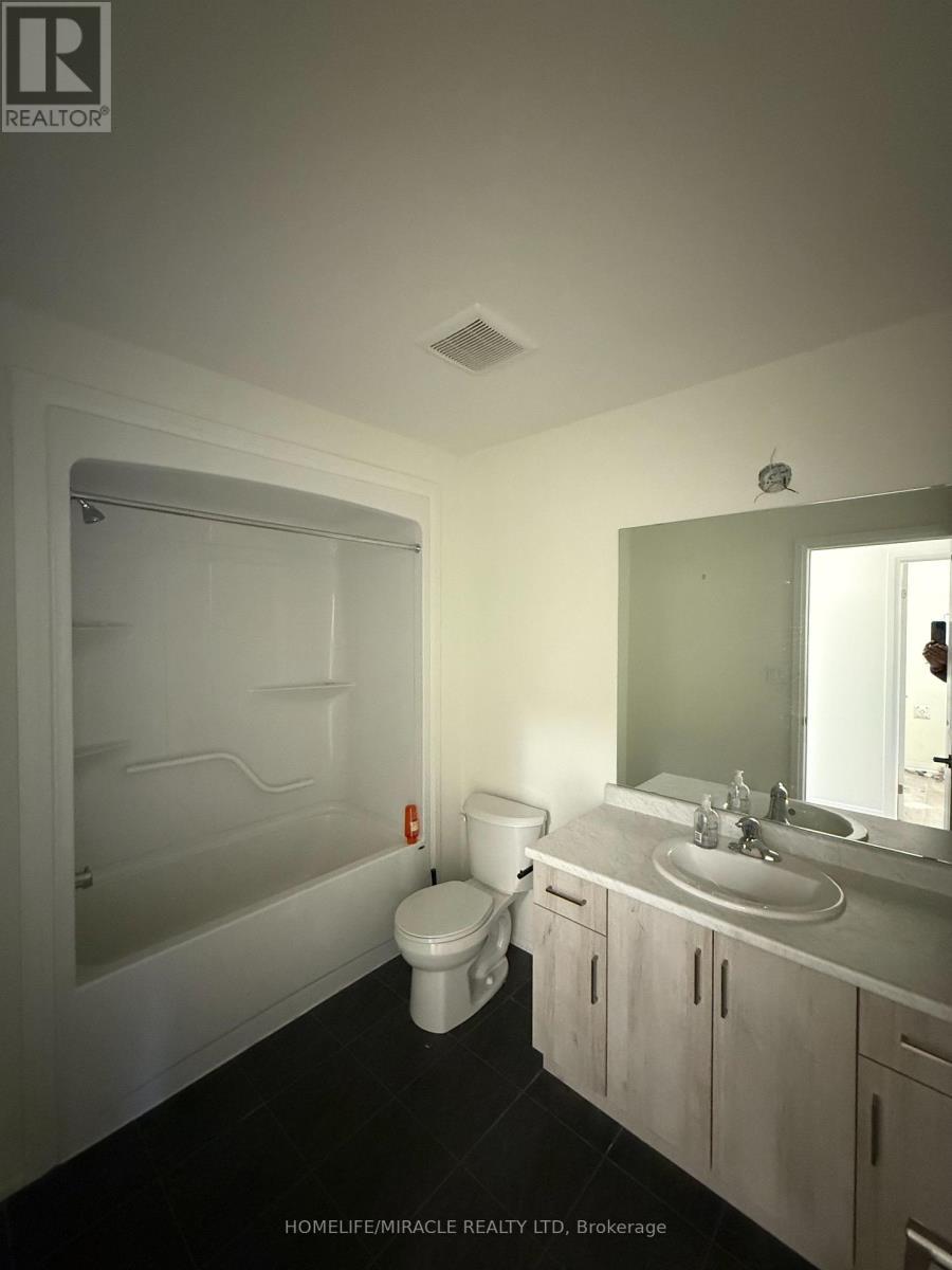 72 Samuel Avenue, Pelham, ON - Indoor Photo Showing Bathroom