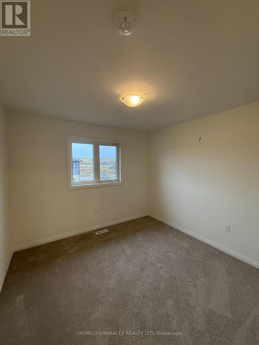 72 Samuel Avenue, Pelham, ON - Indoor Photo Showing Other Room