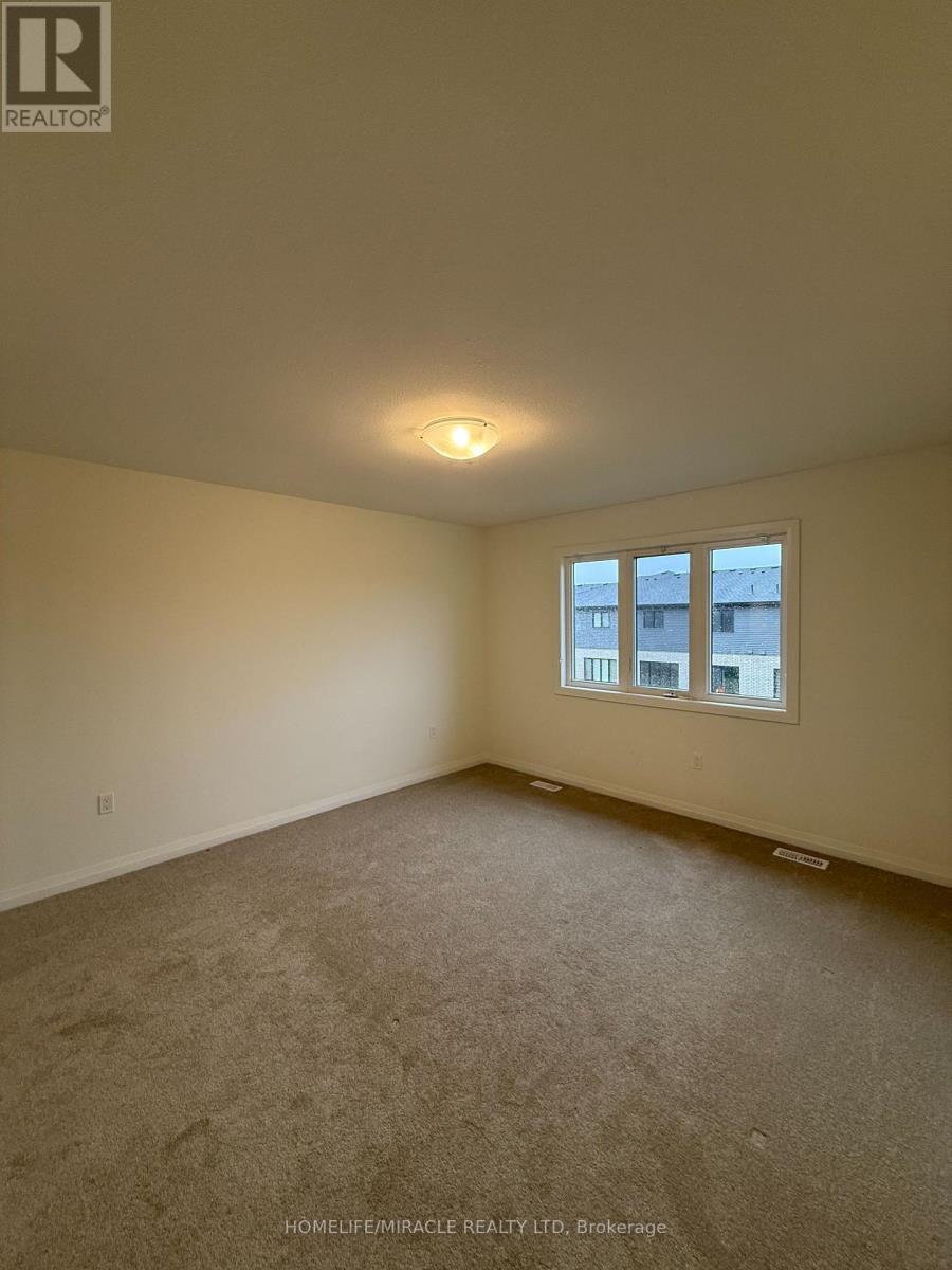 72 Samuel Avenue, Pelham, ON - Indoor Photo Showing Other Room