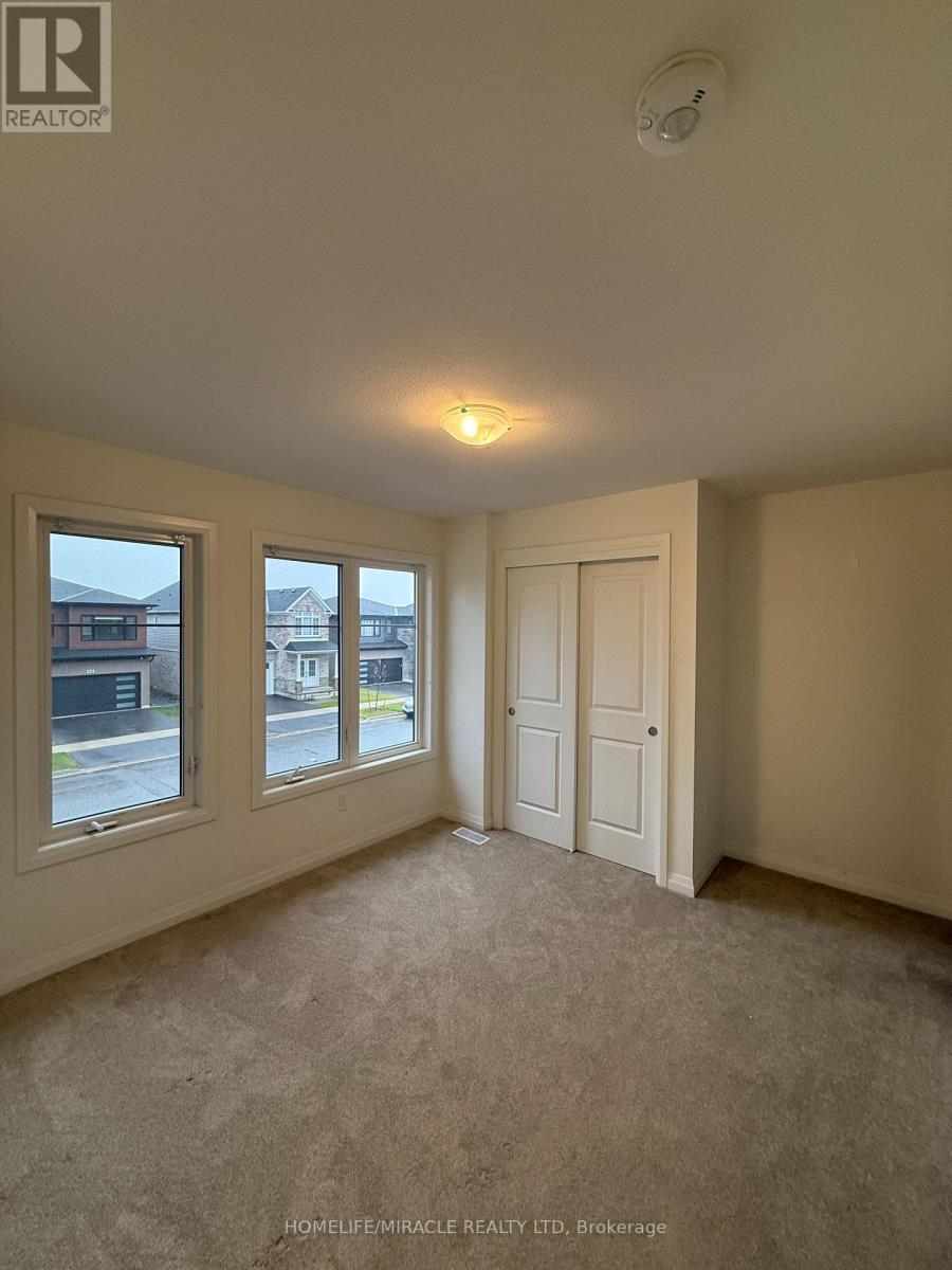 72 Samuel Avenue, Pelham, ON - Indoor Photo Showing Other Room