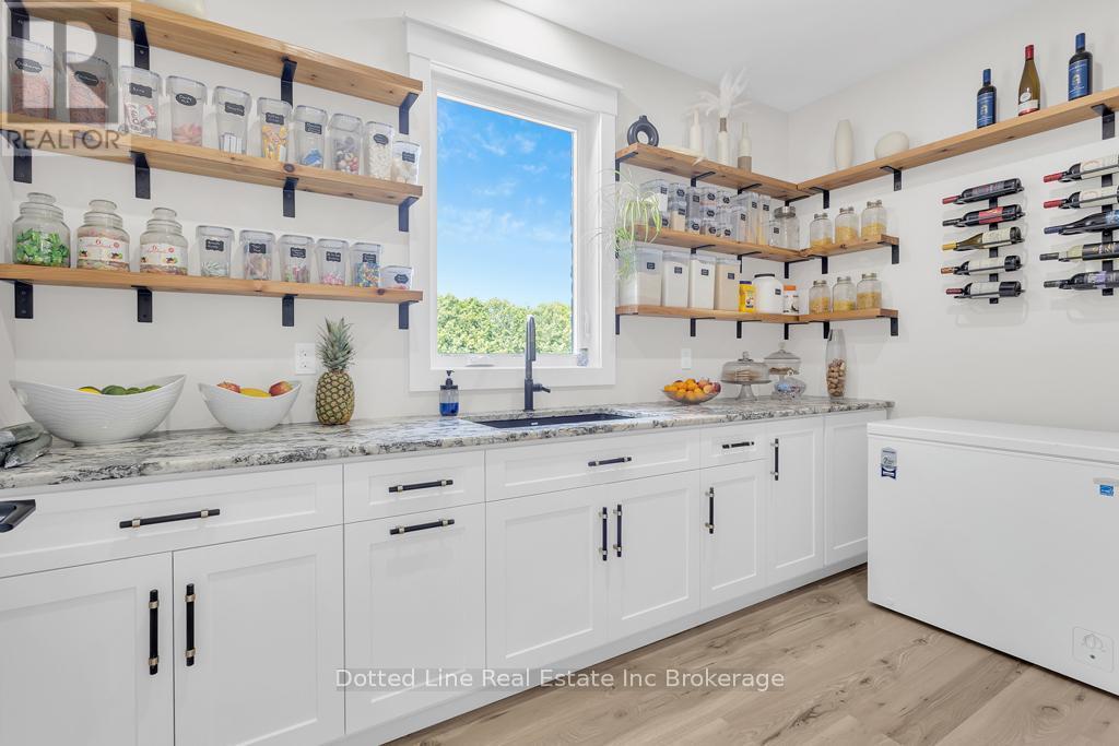 3650 Hwy 59 Highway, Norfolk, ON - Indoor Photo Showing Other Room