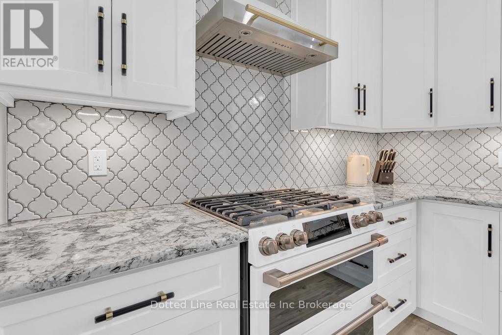 3650 Hwy 59 Highway, Norfolk, ON - Indoor Photo Showing Kitchen With Upgraded Kitchen