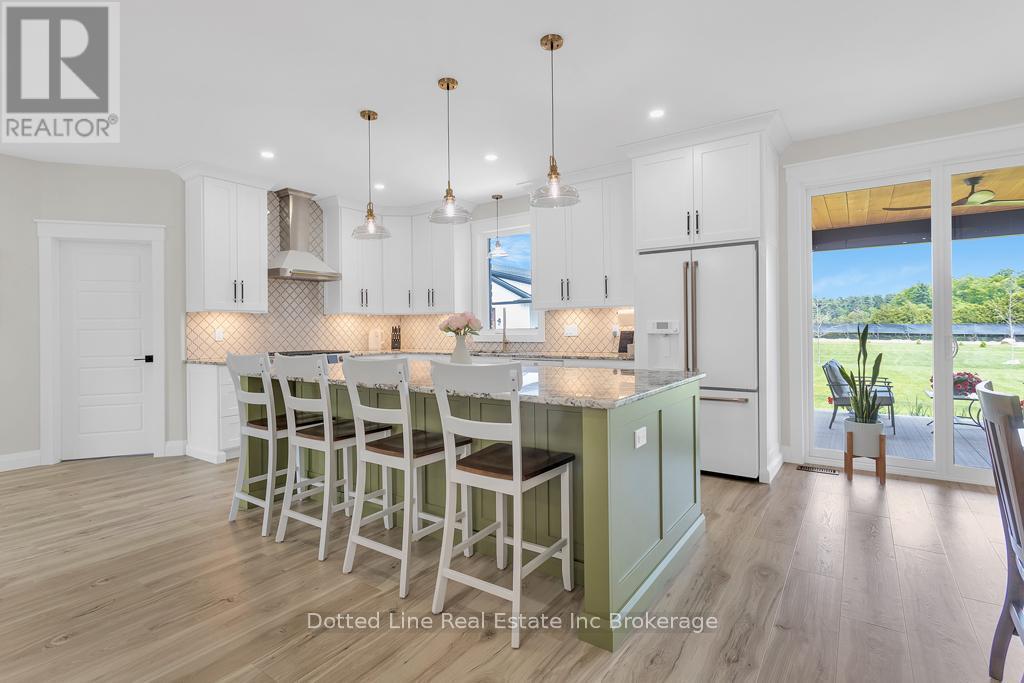 3650 Hwy 59 Highway, Norfolk, ON - Indoor Photo Showing Kitchen With Upgraded Kitchen
