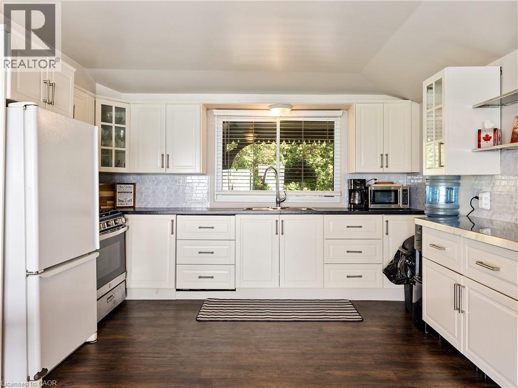 2712 North Shore Drive, Lowbanks, ON - Indoor Photo Showing Kitchen