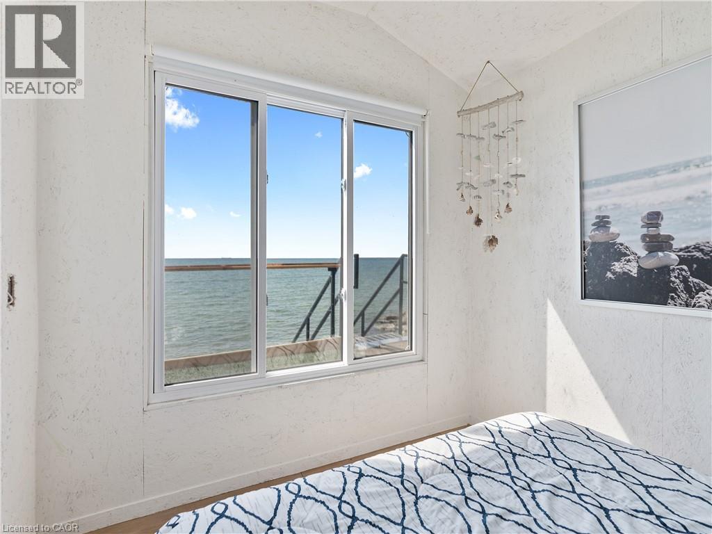 2712 North Shore Drive, Lowbanks, ON - Indoor Photo Showing Bedroom