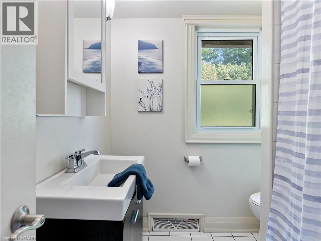 2712 North Shore Drive, Lowbanks, ON - Indoor Photo Showing Bathroom