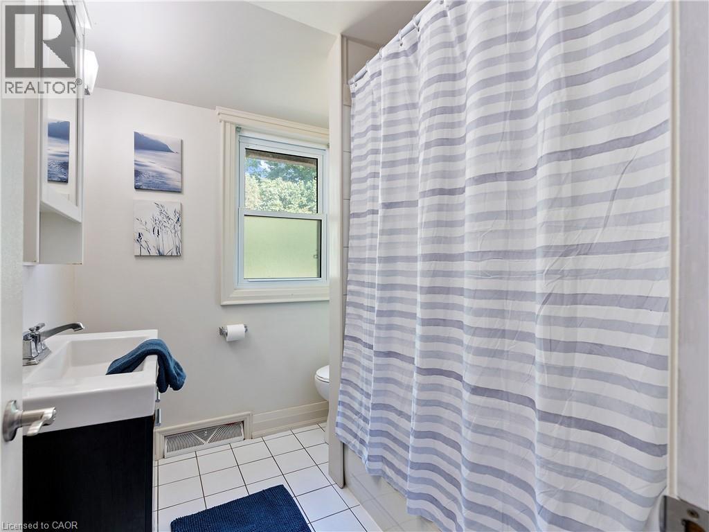 2712 North Shore Drive, Lowbanks, ON - Indoor Photo Showing Bathroom