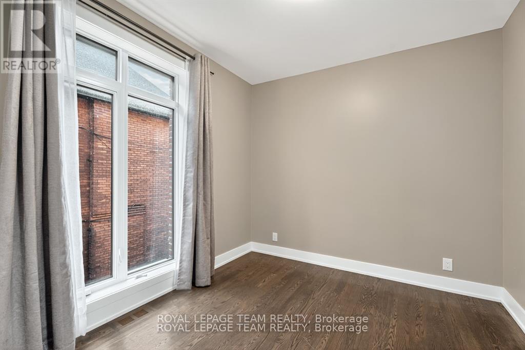 16 First Avenue, Ottawa, ON - Indoor Photo Showing Other Room