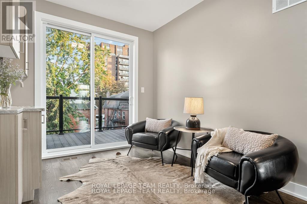 16 First Avenue, Ottawa, ON - Indoor