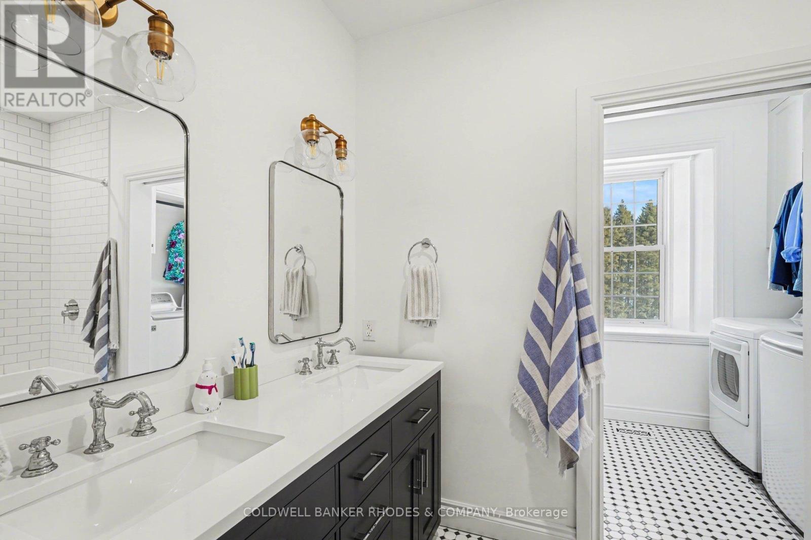 Combo 2nd floor laundry & full 5 piece bathroom - 3489 Galetta Side Road, Ottawa, ON