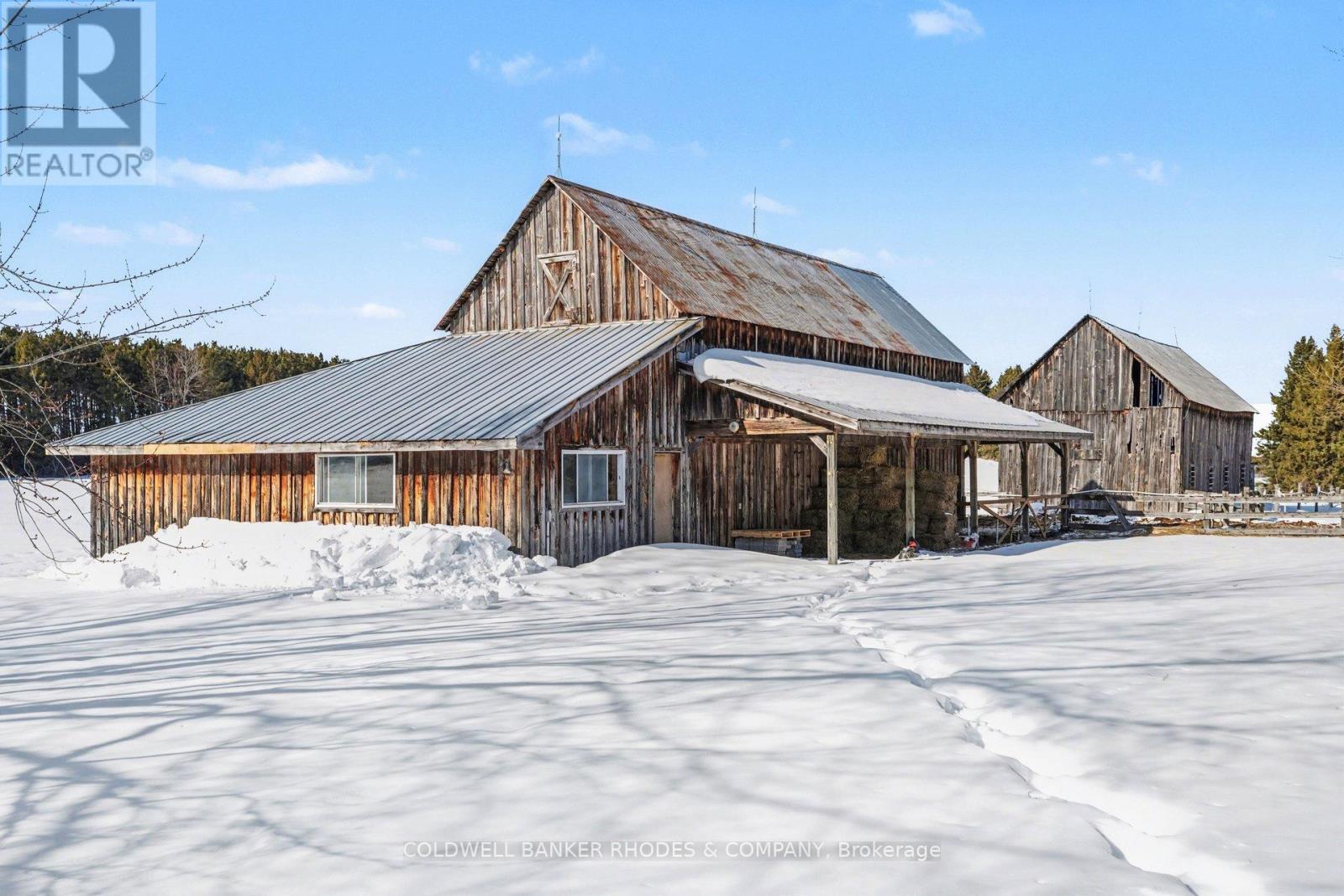 Renovated barn w/3 horse stalls & tack room - 3489 Galetta Side Road, Ottawa, ON