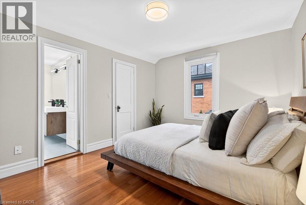 494 Martha Street, Burlington, ON - Indoor Photo Showing Bedroom