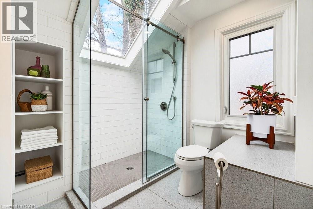 494 Martha Street, Burlington, ON - Indoor Photo Showing Bathroom