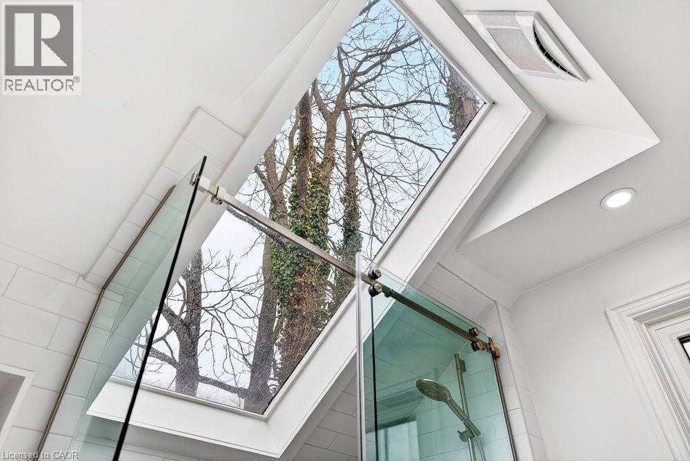 494 Martha Street, Burlington, ON - Indoor