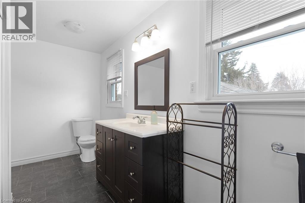 433 Northern Avenue, Delhi, ON - Indoor Photo Showing Bathroom