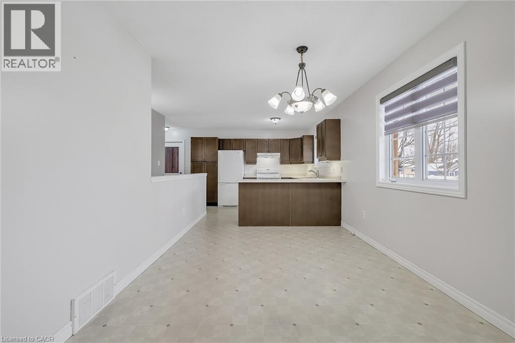 725 Binning Street W, Listowel, ON - Indoor Photo Showing Kitchen