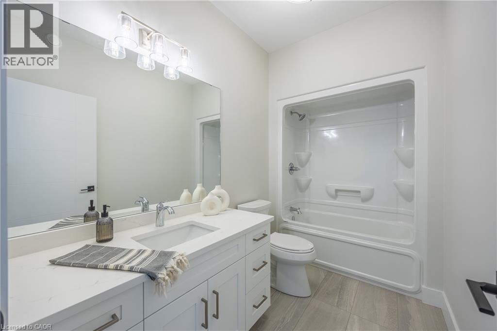 34 Andrew Avenue, Simcoe, ON - Indoor Photo Showing Bathroom