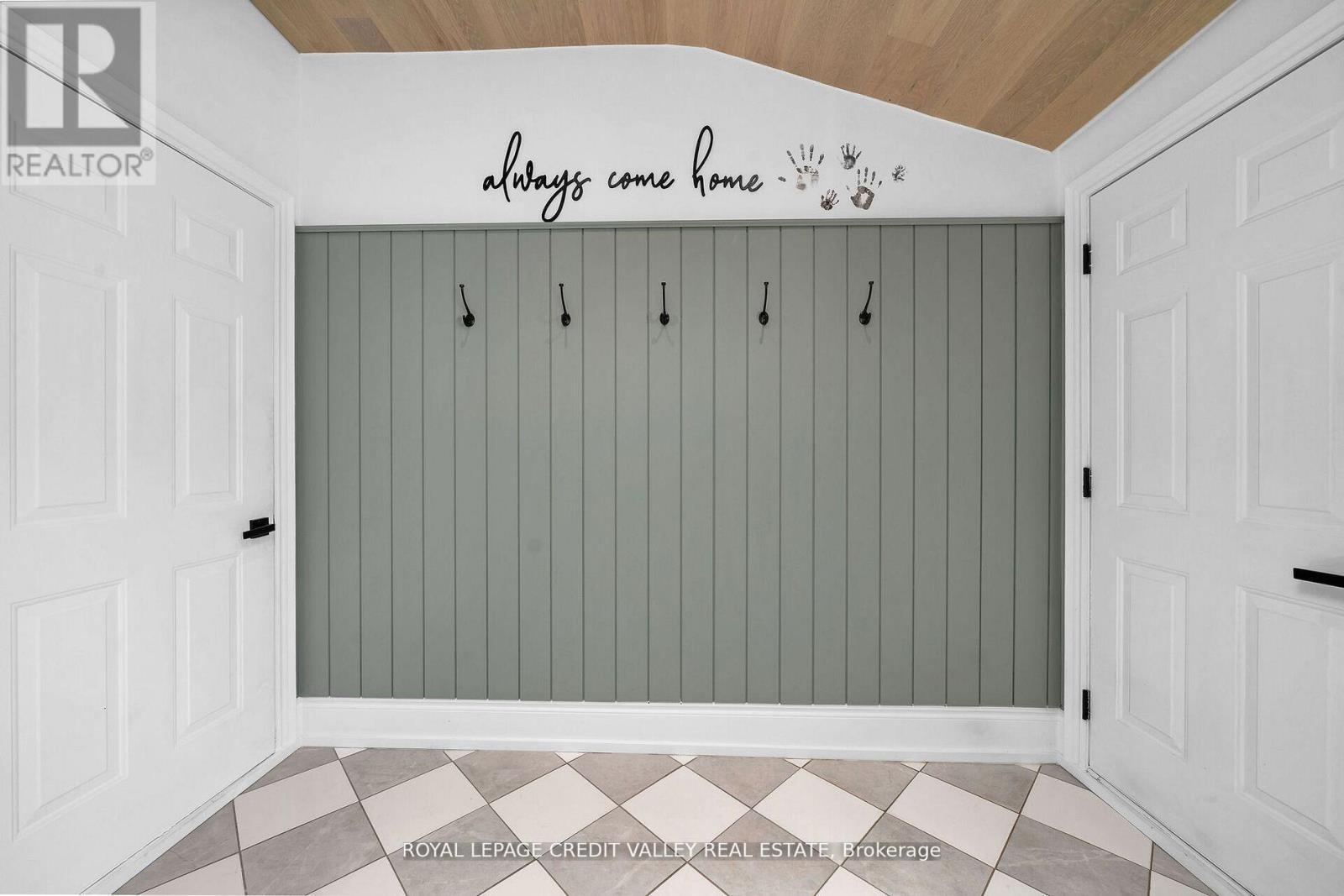 47 Larry Street, Caledon, ON - Indoor Photo Showing Other Room