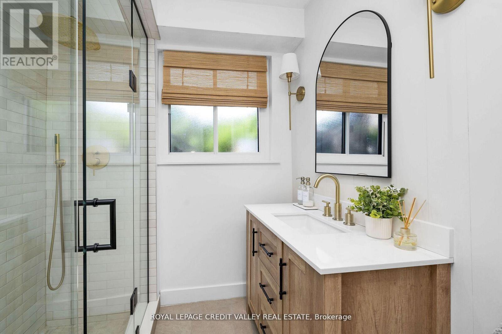 47 Larry Street, Caledon, ON - Indoor Photo Showing Bathroom