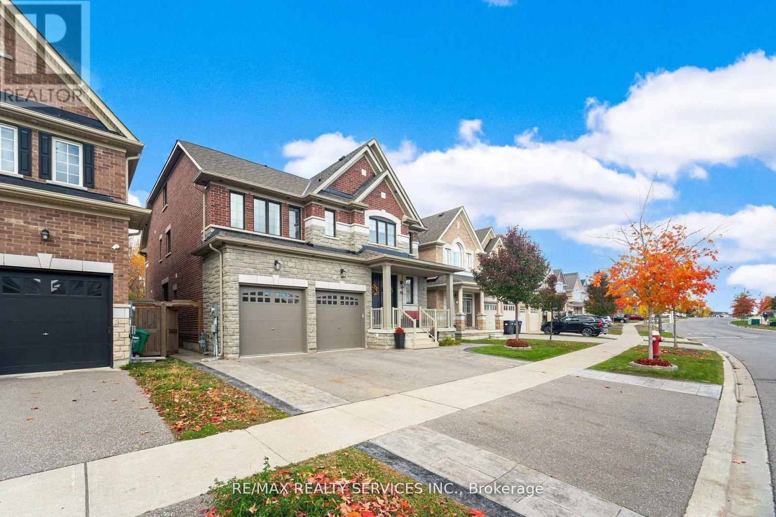 112 Newhouse Boulevard, Caledon, ON - Outdoor With Facade
