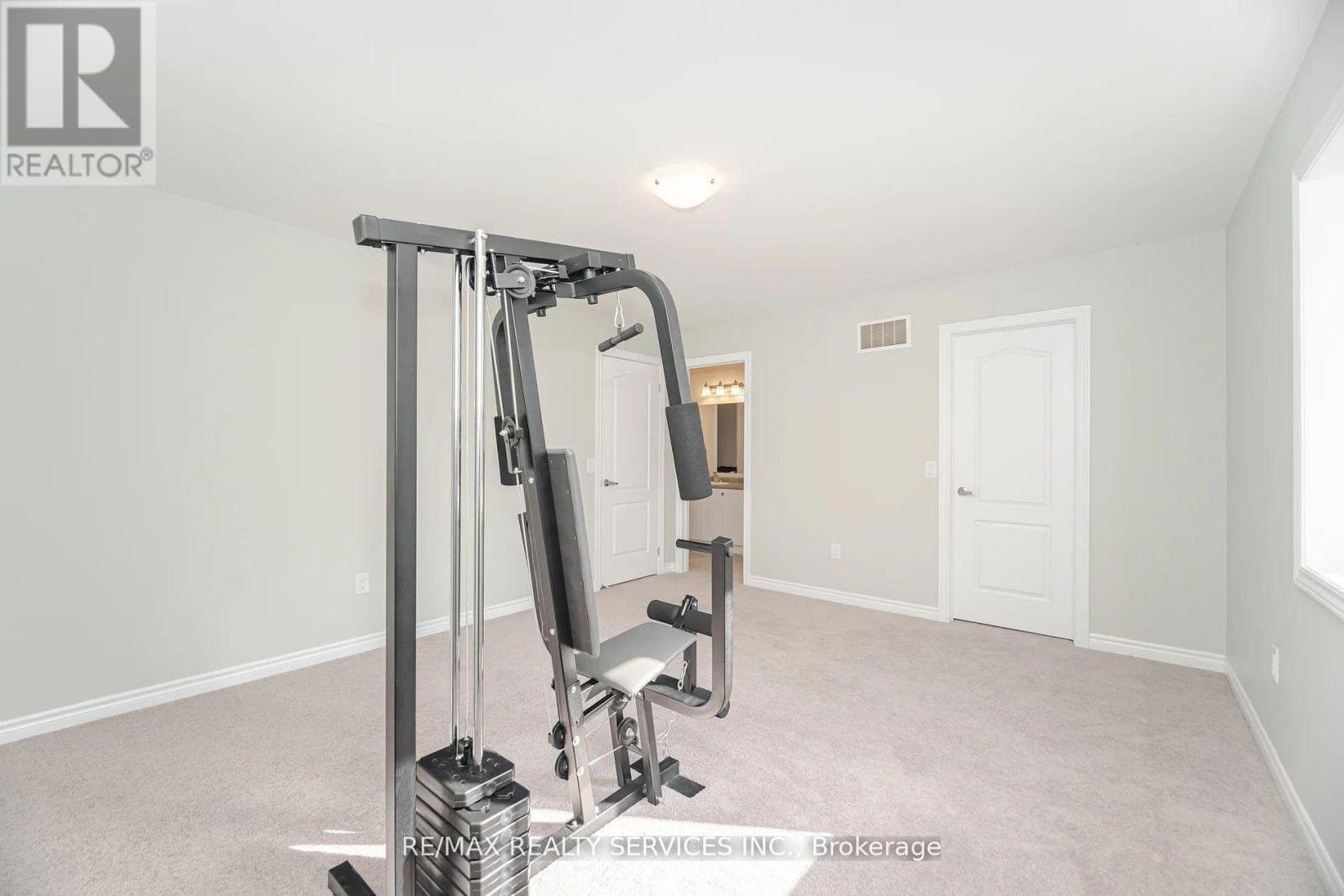 112 Newhouse Boulevard, Caledon, ON - Indoor Photo Showing Gym Room