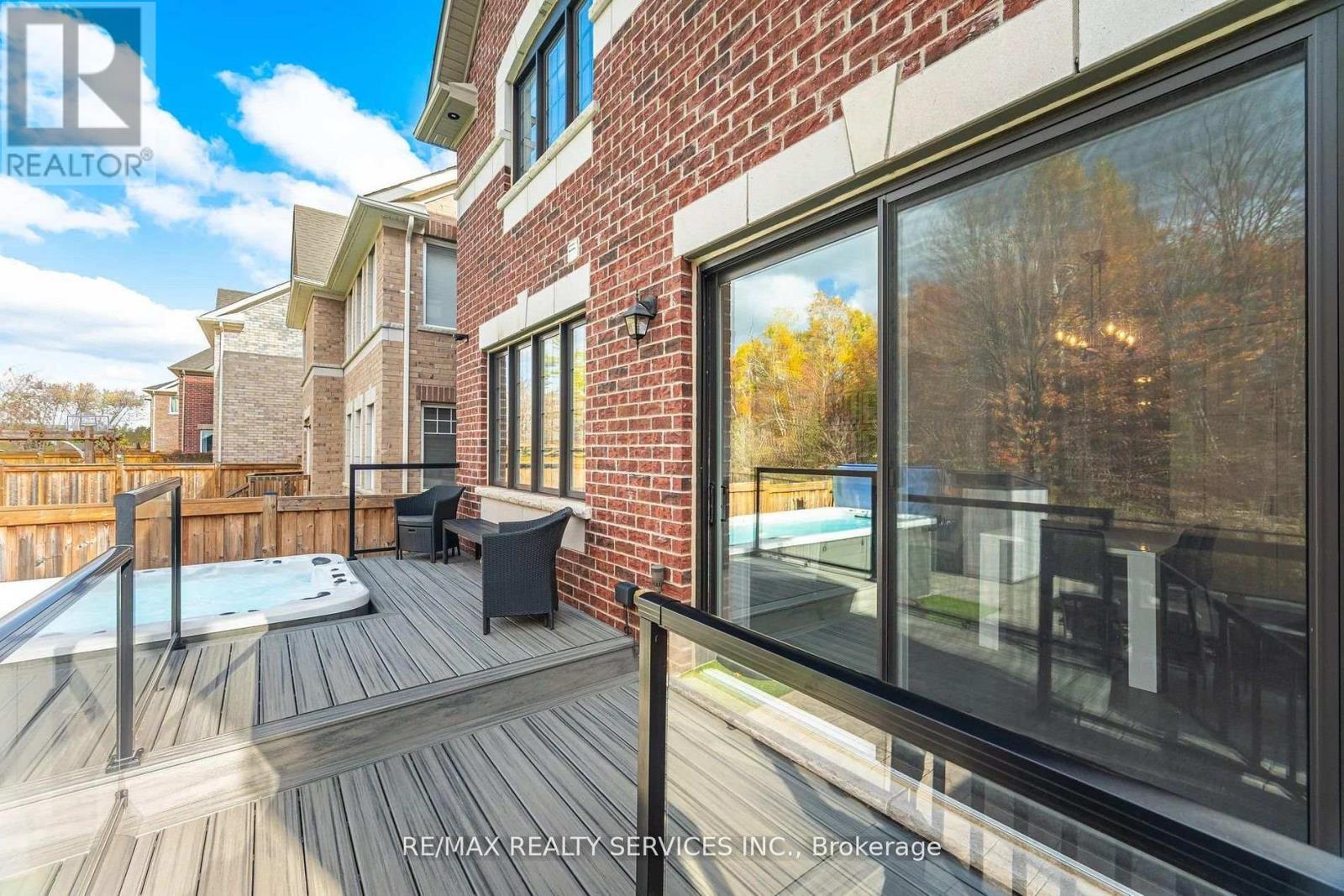 112 Newhouse Boulevard, Caledon, ON - Outdoor With Deck Patio Veranda With Exterior