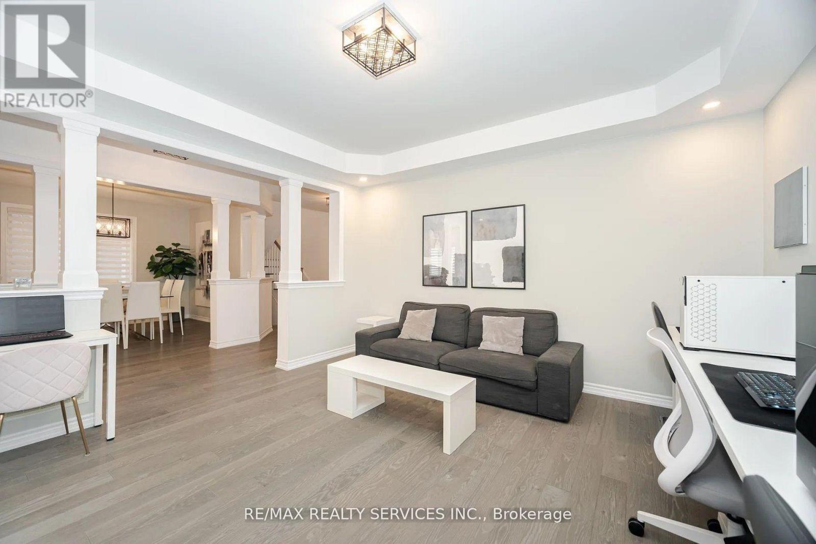 112 Newhouse Boulevard, Caledon, ON - Indoor