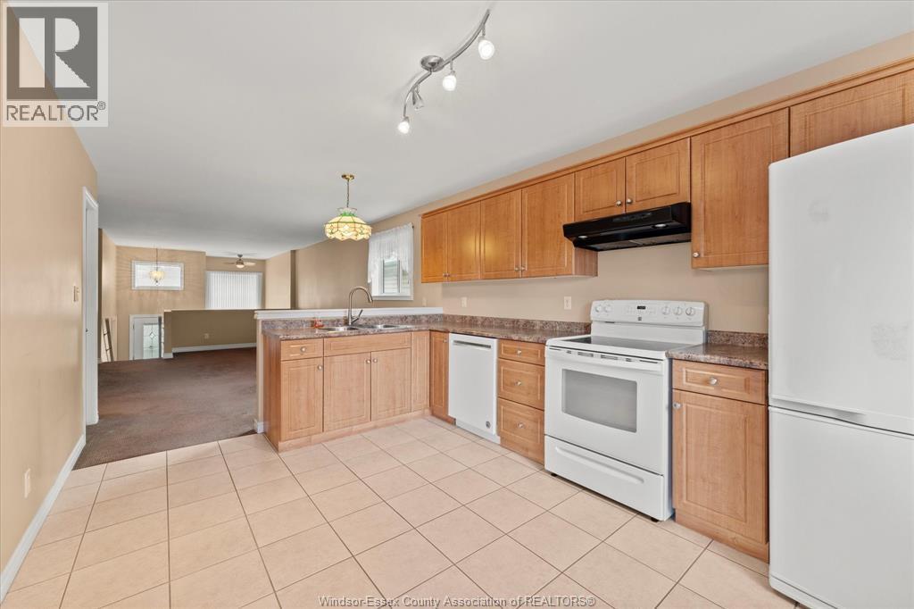 2538 Duneshill, Windsor, ON - Indoor Photo Showing Kitchen