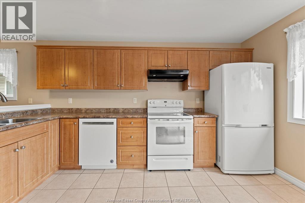 2538 Duneshill, Windsor, ON - Indoor Photo Showing Kitchen
