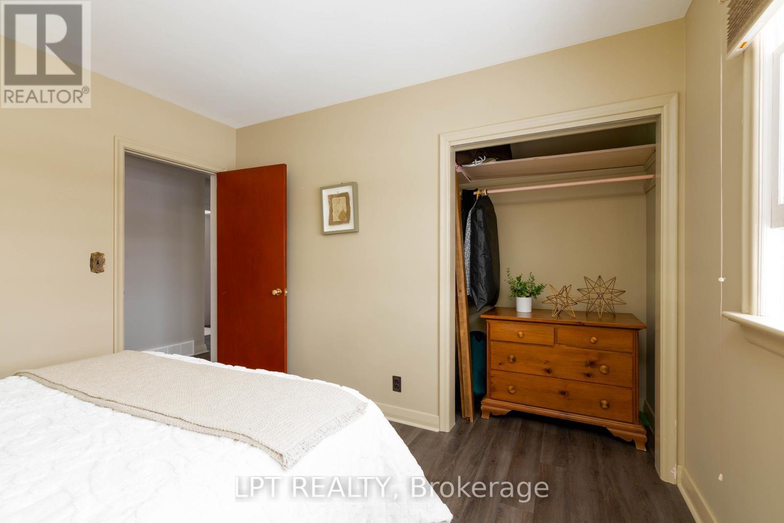37 Malone Road, Georgina, ON - Indoor Photo Showing Bedroom