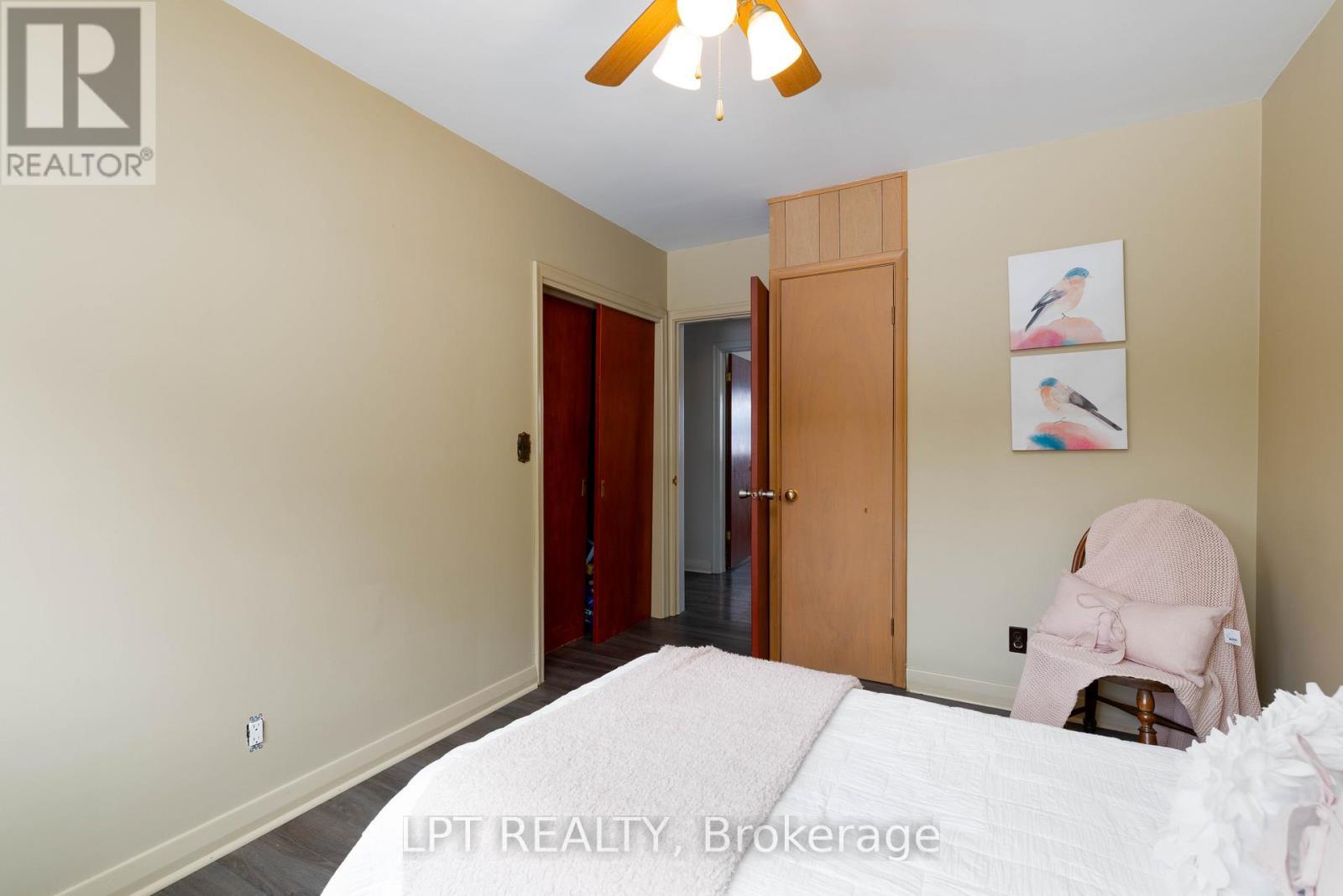 37 Malone Road, Georgina, ON - Indoor Photo Showing Bedroom