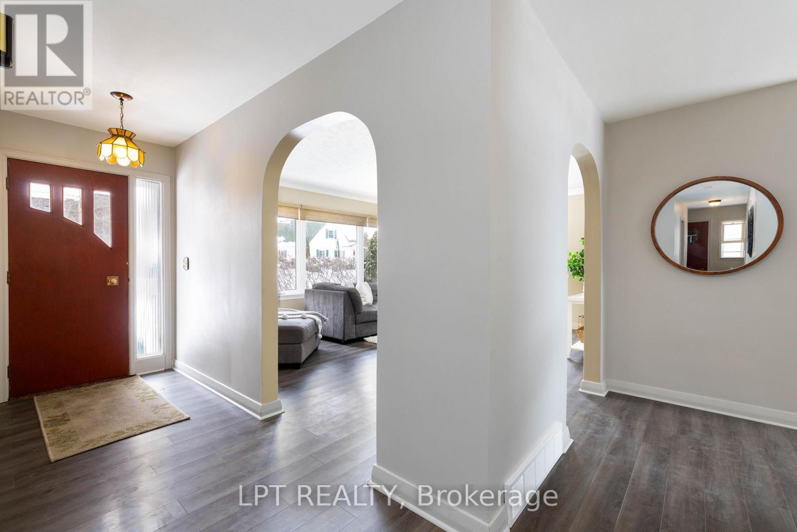 37 Malone Road, Georgina, ON - Indoor Photo Showing Other Room