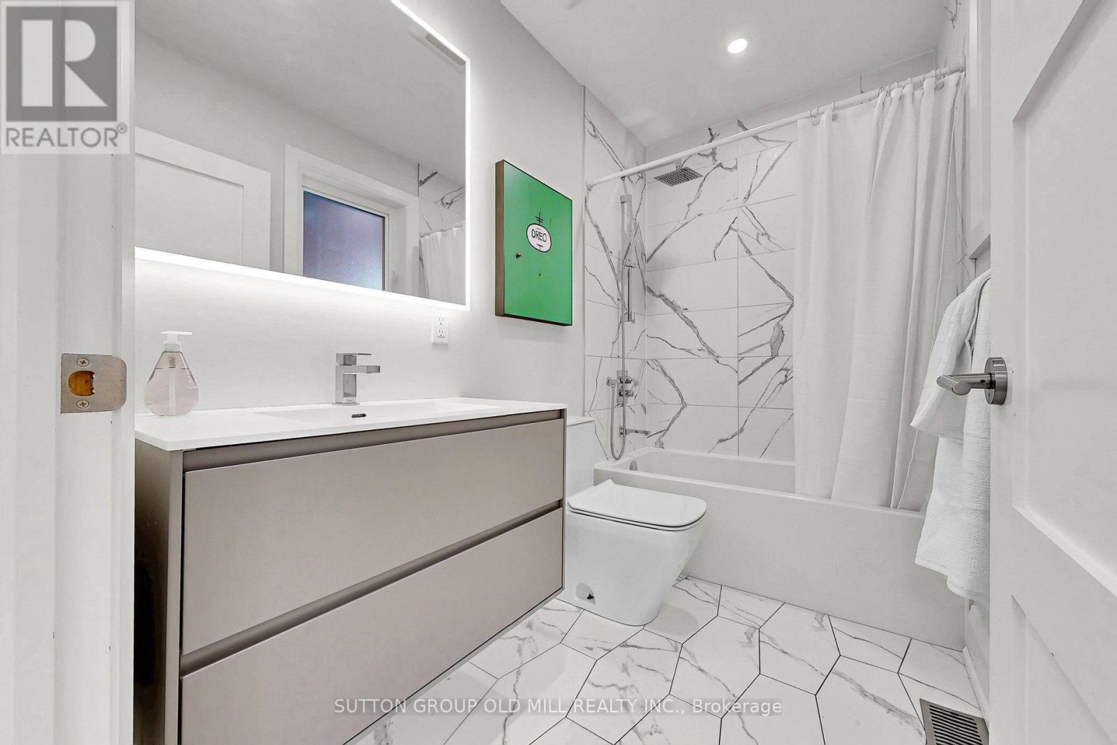 1 Farningham Crescent, Toronto, ON - Indoor Photo Showing Bathroom