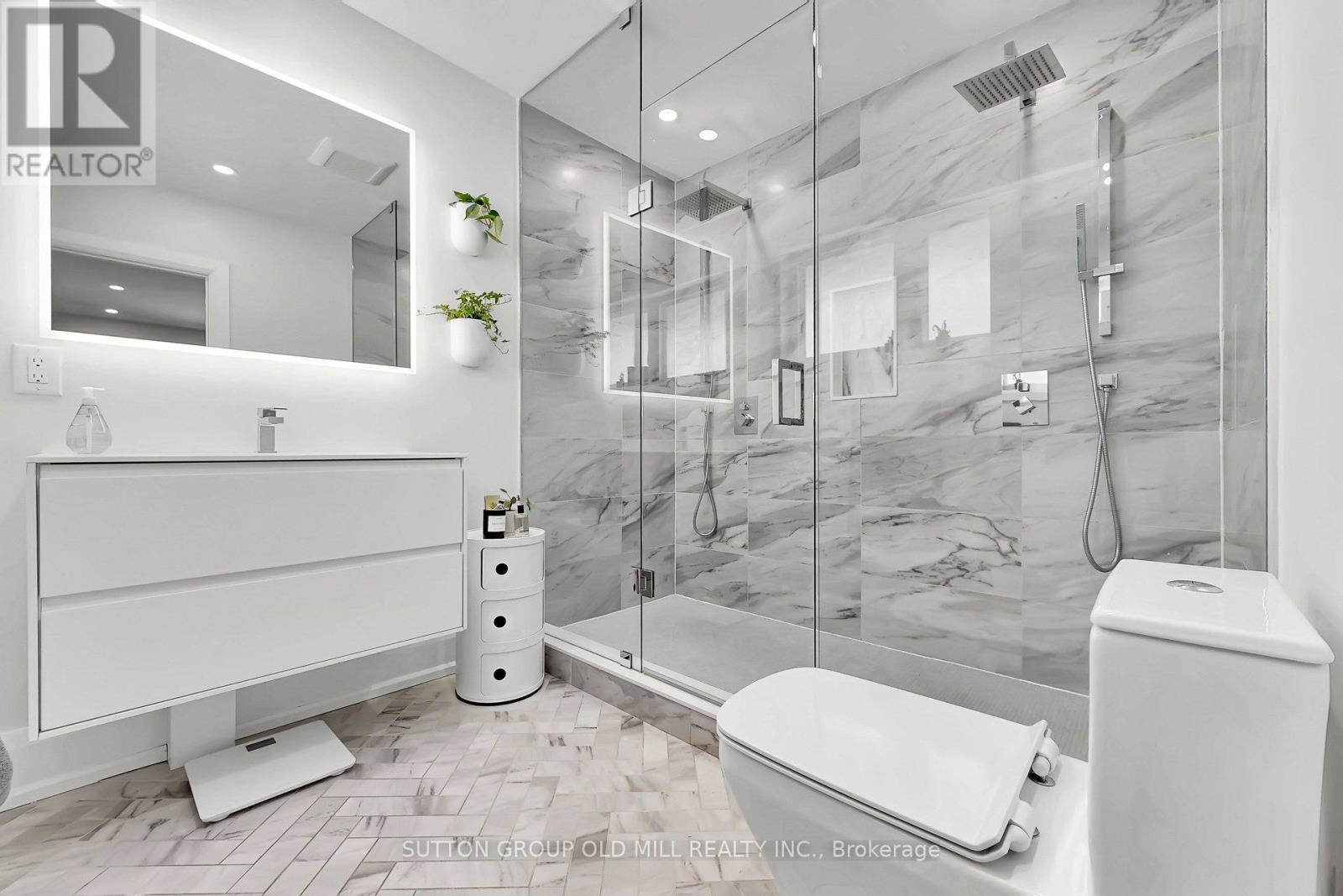 1 Farningham Crescent, Toronto, ON - Indoor Photo Showing Bathroom