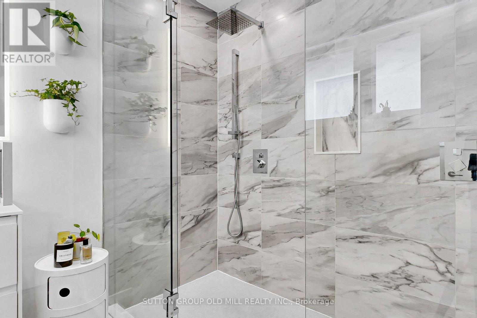 1 Farningham Crescent, Toronto, ON - Indoor Photo Showing Bathroom