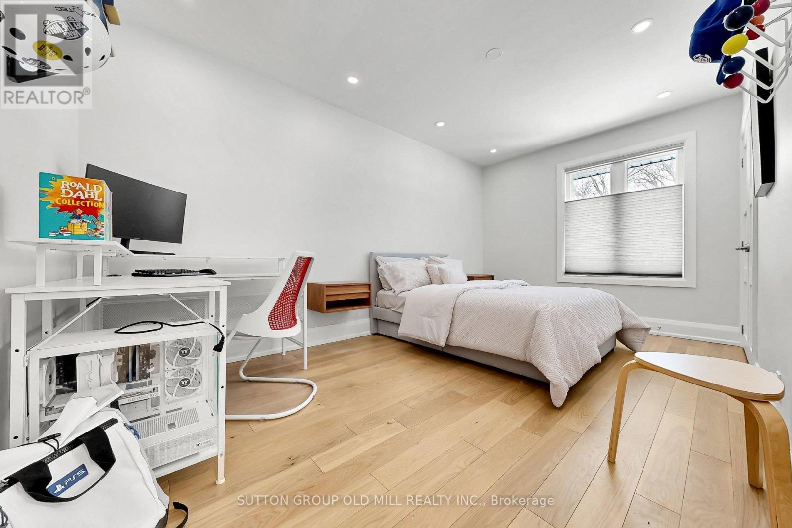 1 Farningham Crescent, Toronto, ON - Indoor