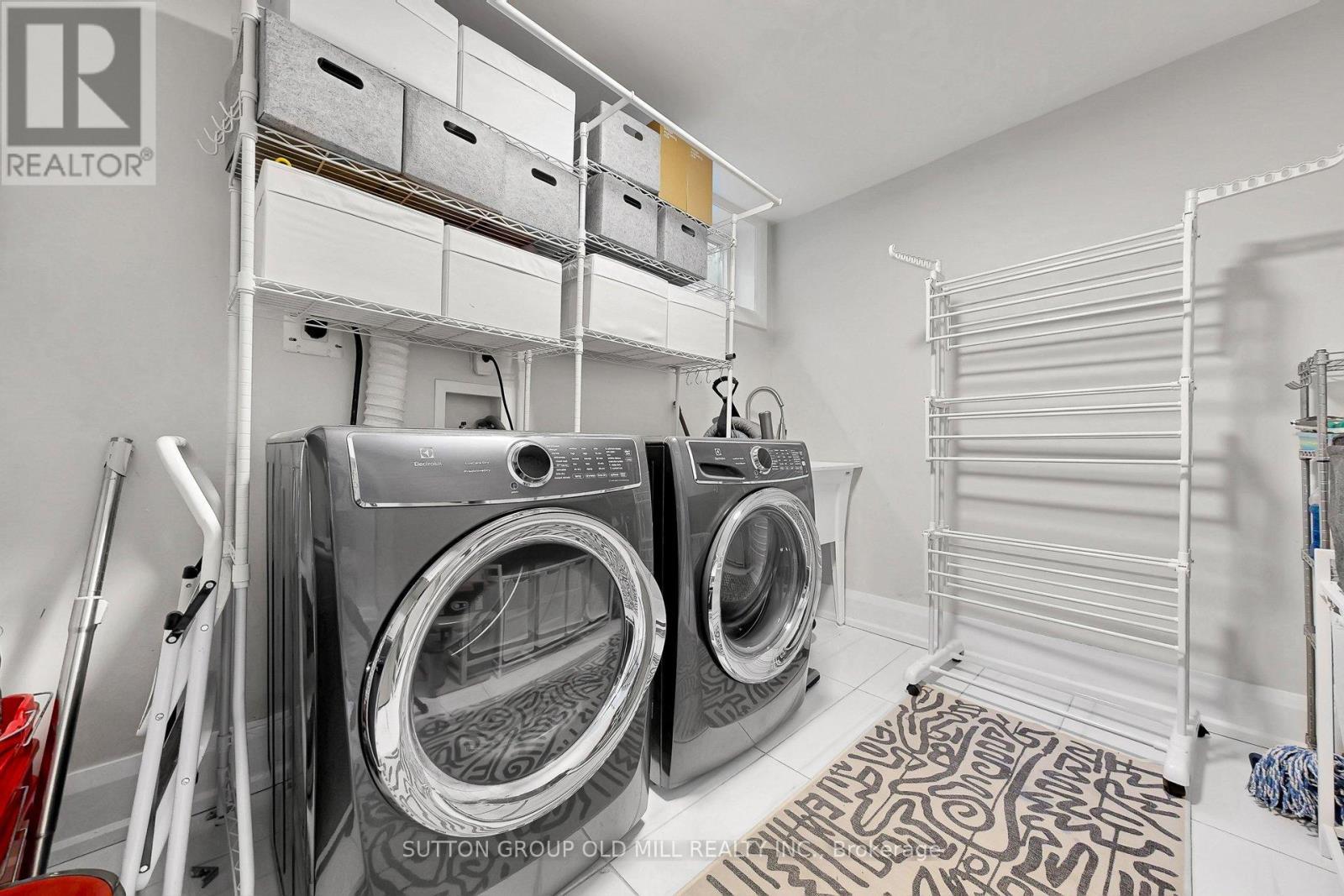 1 Farningham Crescent, Toronto, ON - Indoor Photo Showing Laundry Room