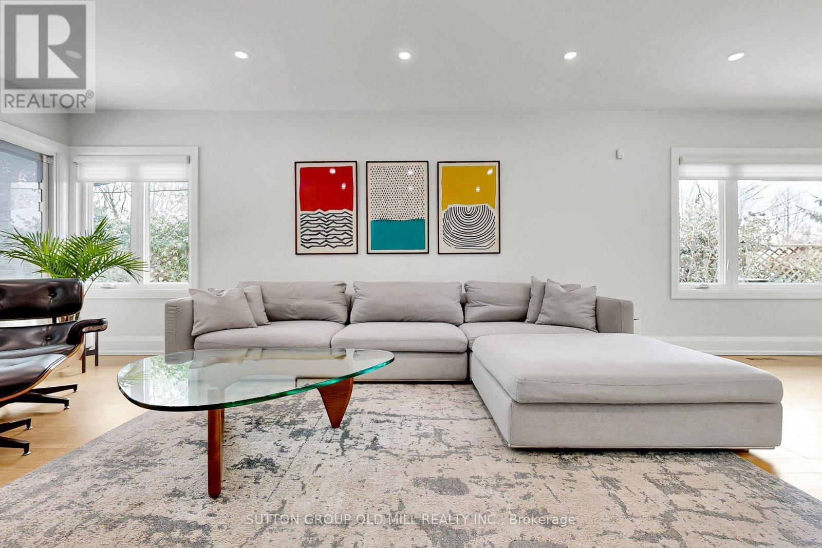 1 Farningham Crescent, Toronto, ON - Indoor Photo Showing Living Room