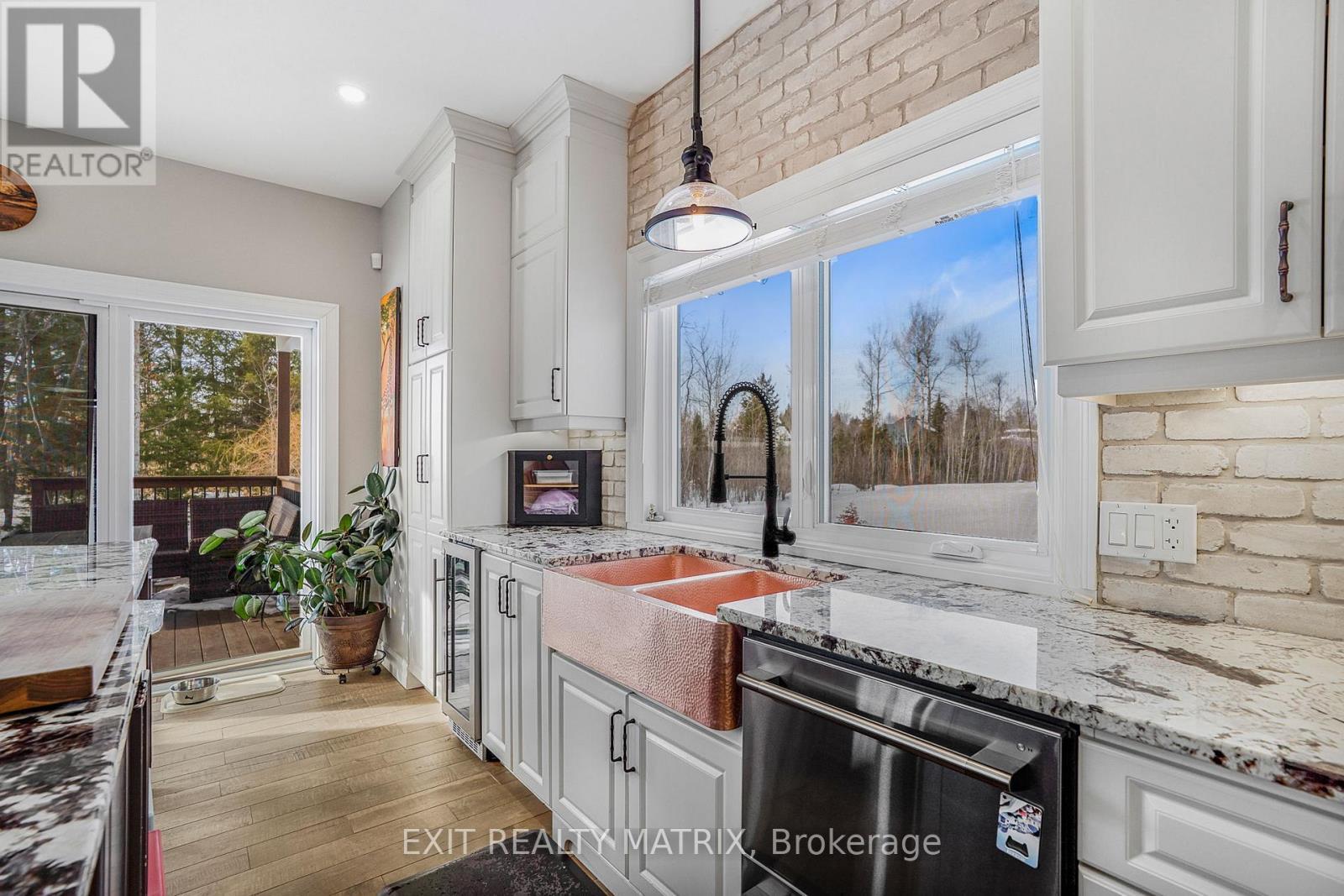 58 De La Seigneurie Street, Champlain, ON - Indoor Photo Showing Kitchen With Upgraded Kitchen