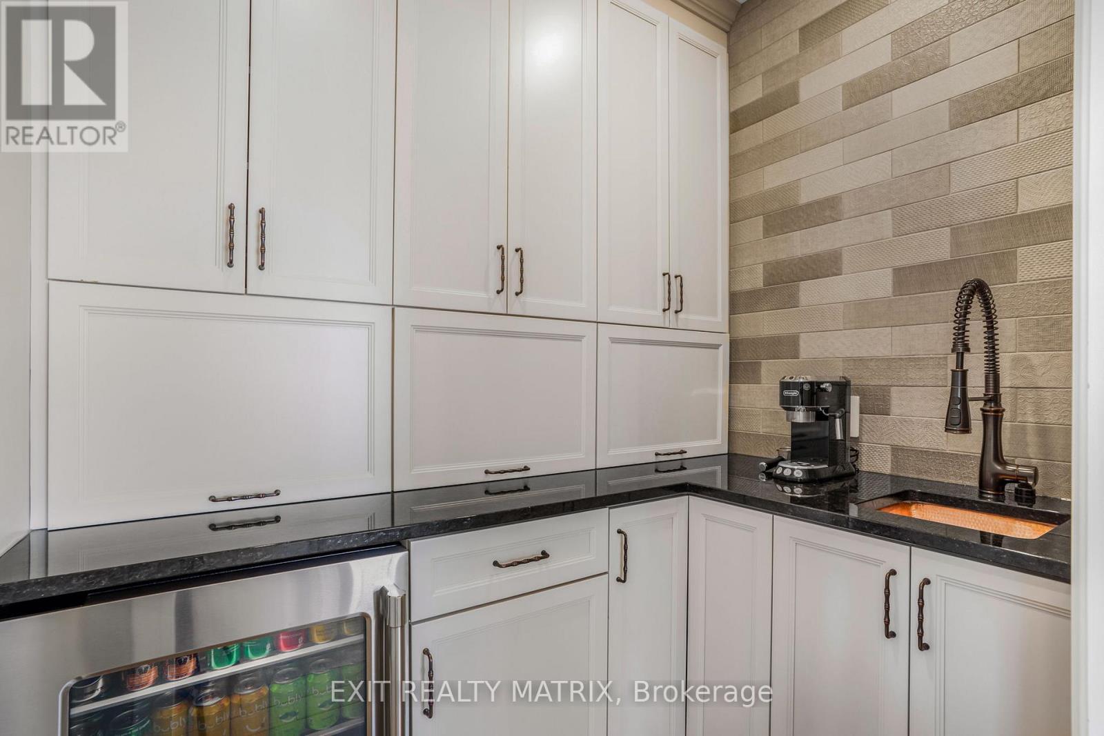 58 De La Seigneurie Street, Champlain, ON - Indoor Photo Showing Kitchen