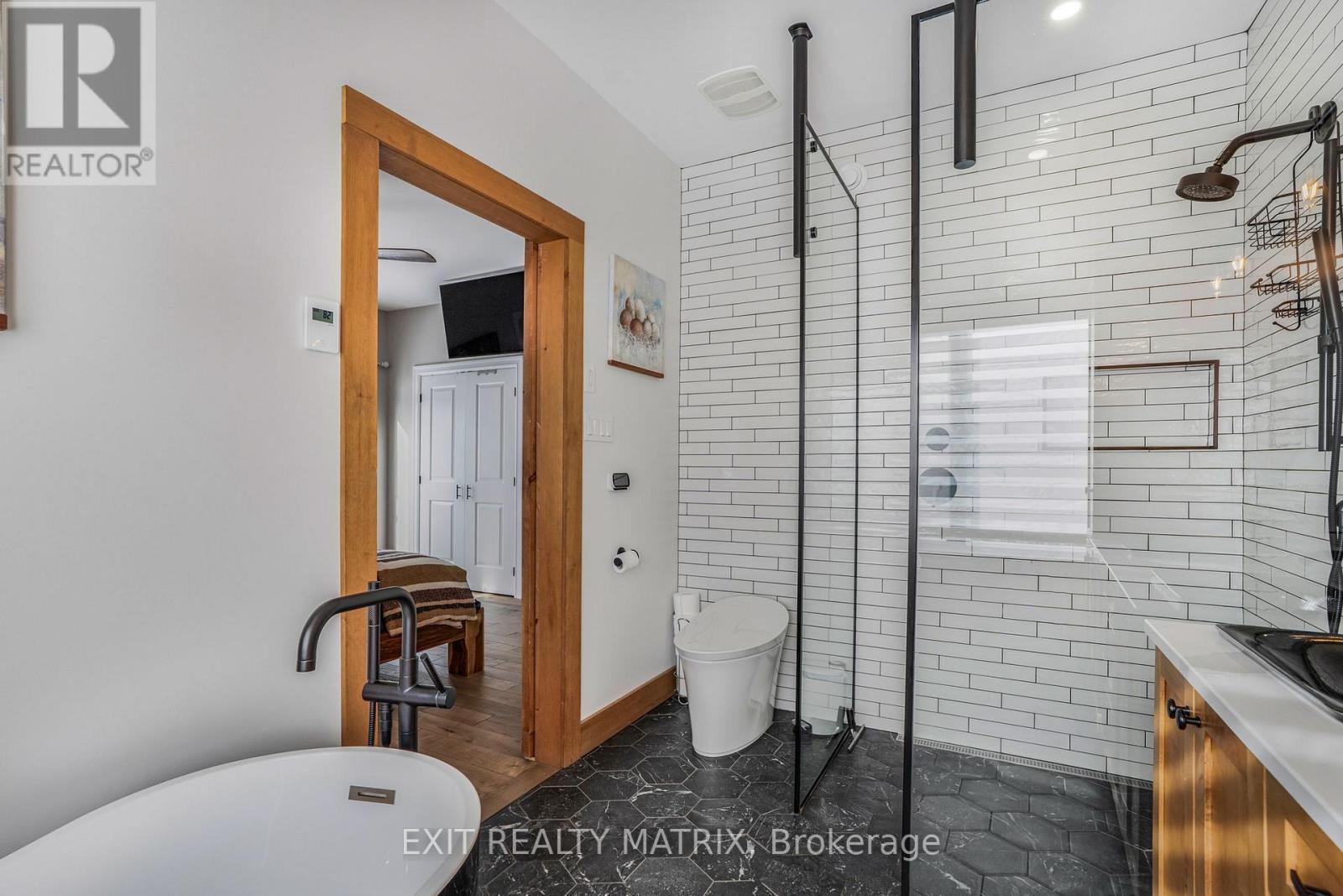 58 De La Seigneurie Street, Champlain, ON - Indoor Photo Showing Bathroom