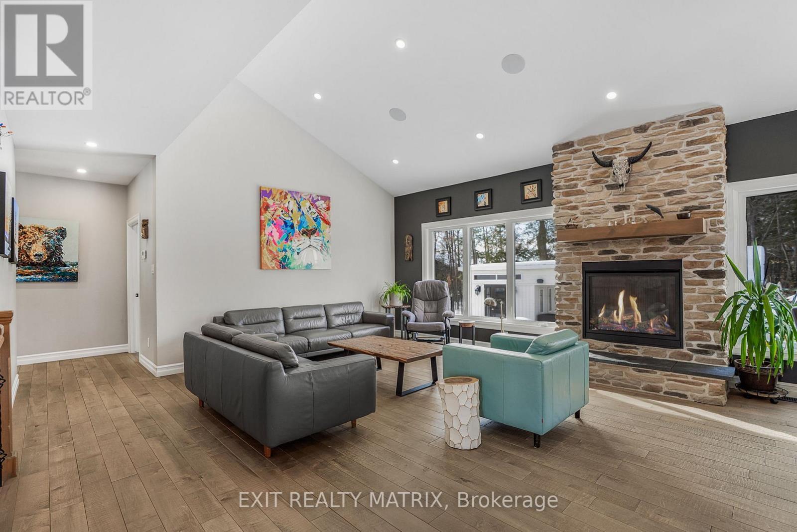 58 De La Seigneurie Street, Champlain, ON - Indoor Photo Showing Living Room With Fireplace