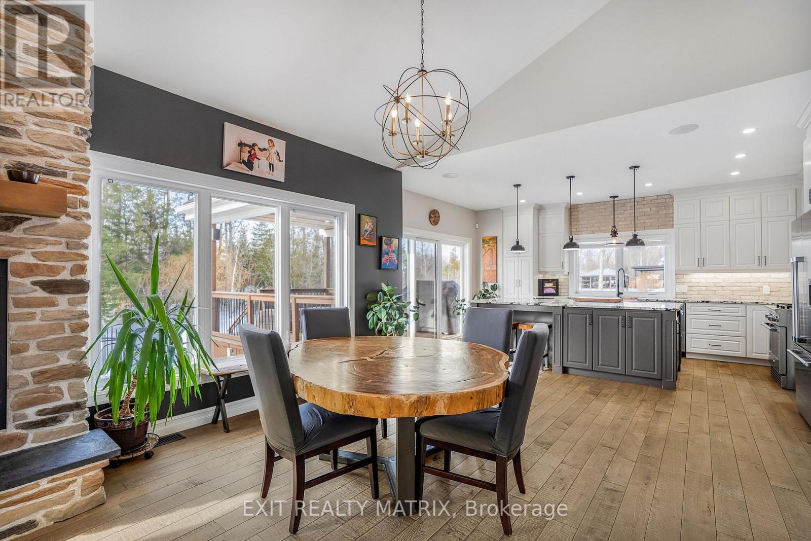 58 De La Seigneurie Street, Champlain, ON - Indoor Photo Showing Dining Room