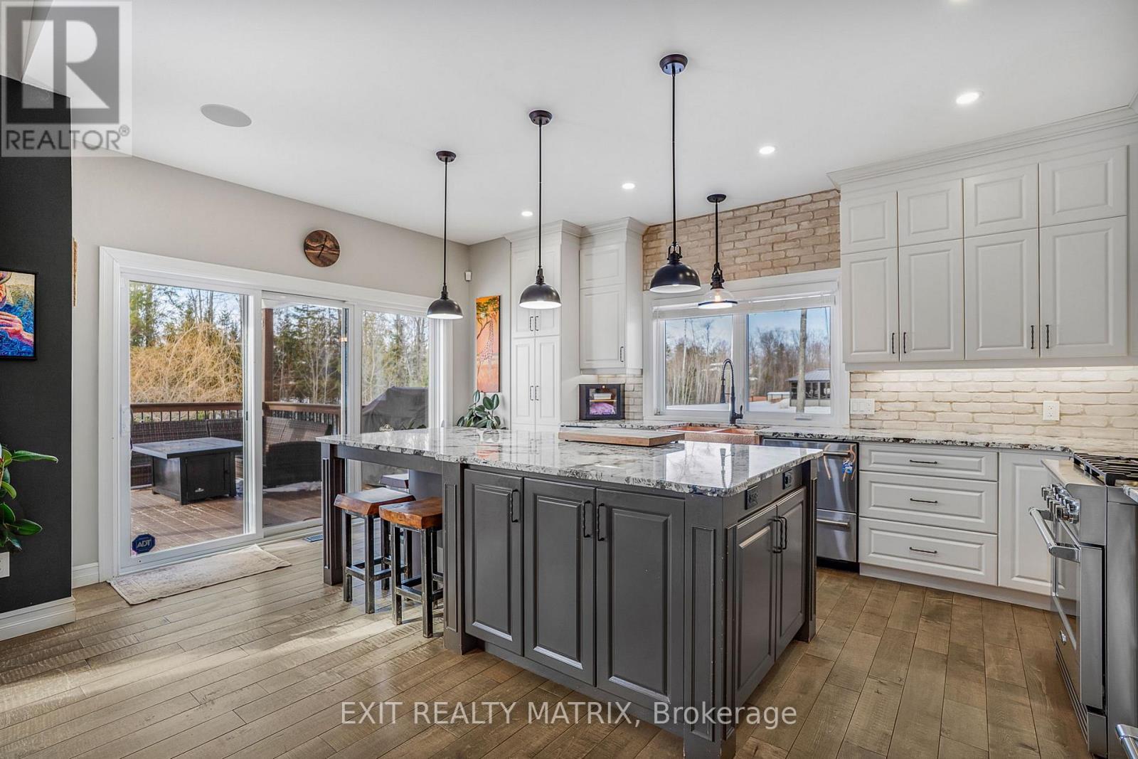 58 De La Seigneurie Street, Champlain, ON - Indoor Photo Showing Kitchen With Upgraded Kitchen