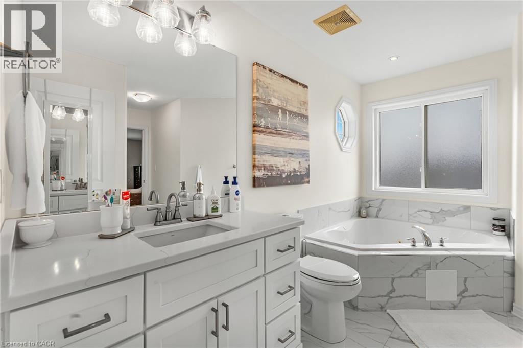 80 Loretta Drive, Virgil, ON - Indoor Photo Showing Bathroom