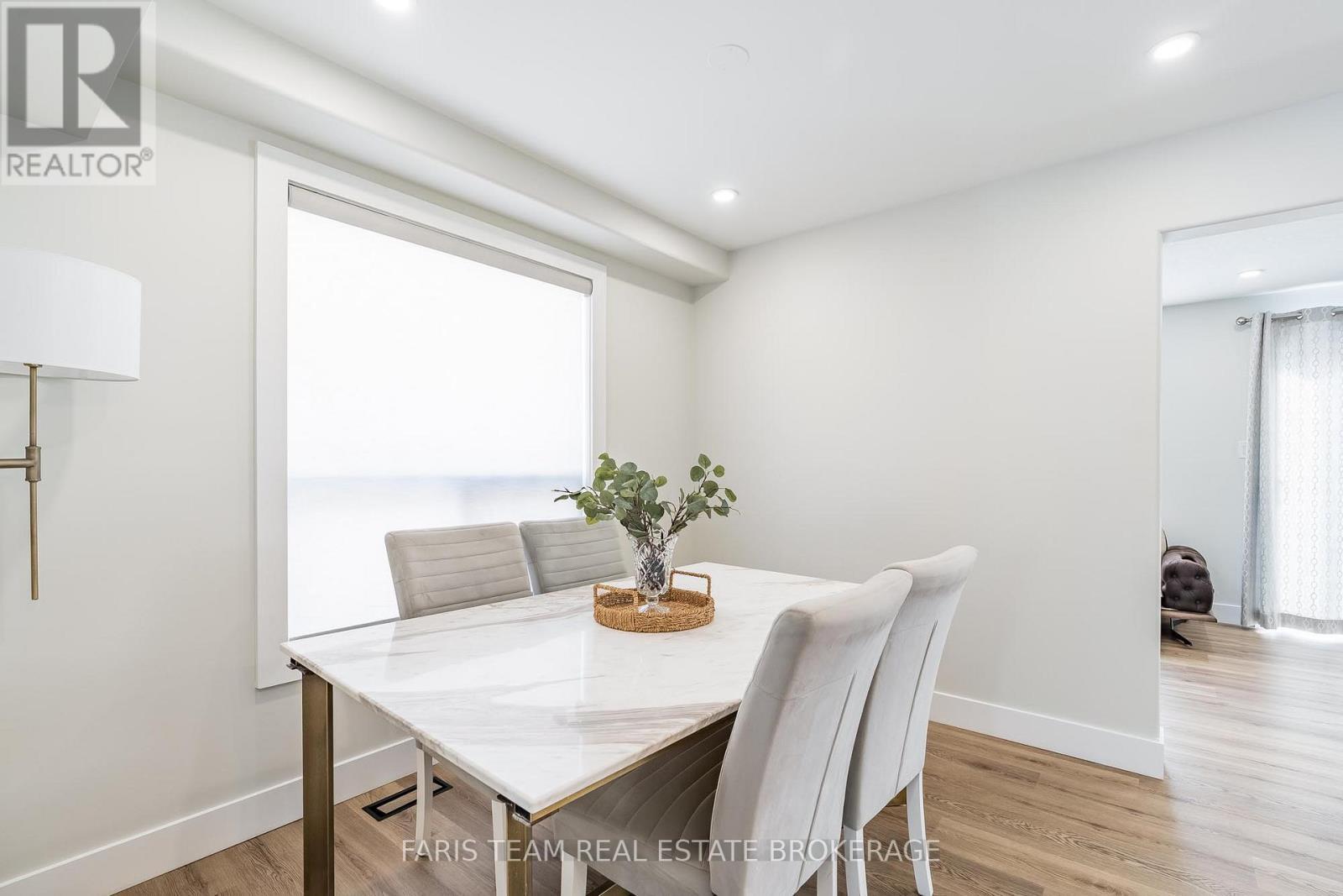 81 Wallace Street, New Tecumseth, ON - Indoor Photo Showing Dining Room