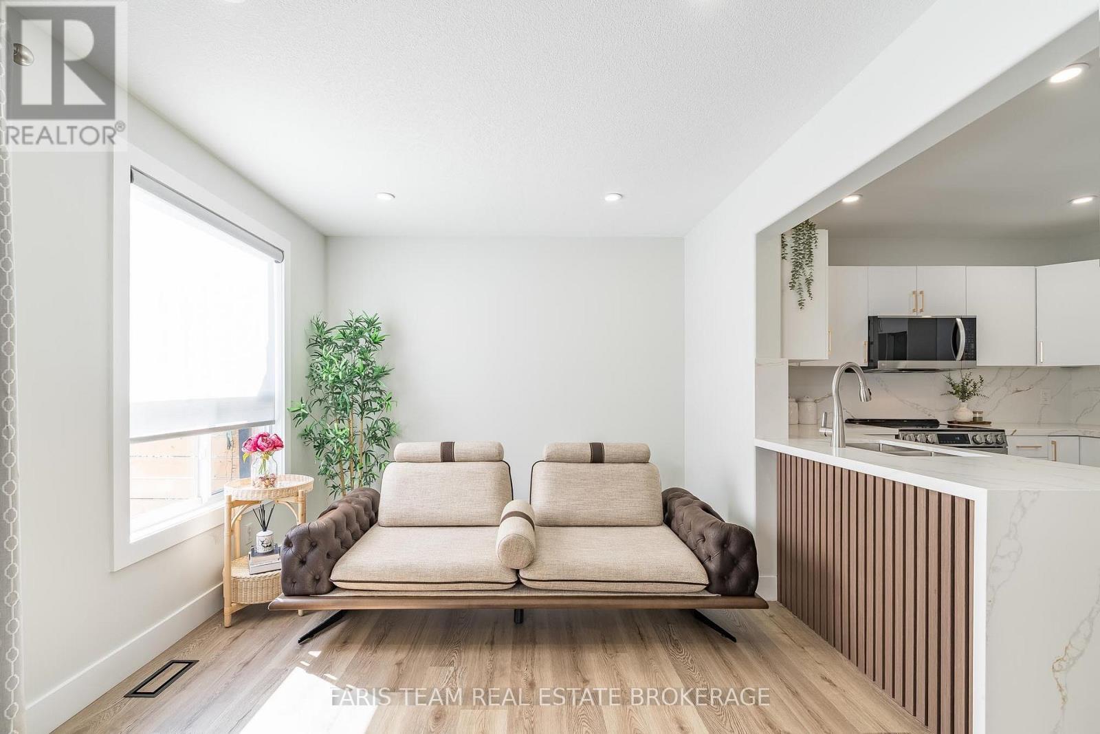 81 Wallace Street, New Tecumseth, ON - Indoor