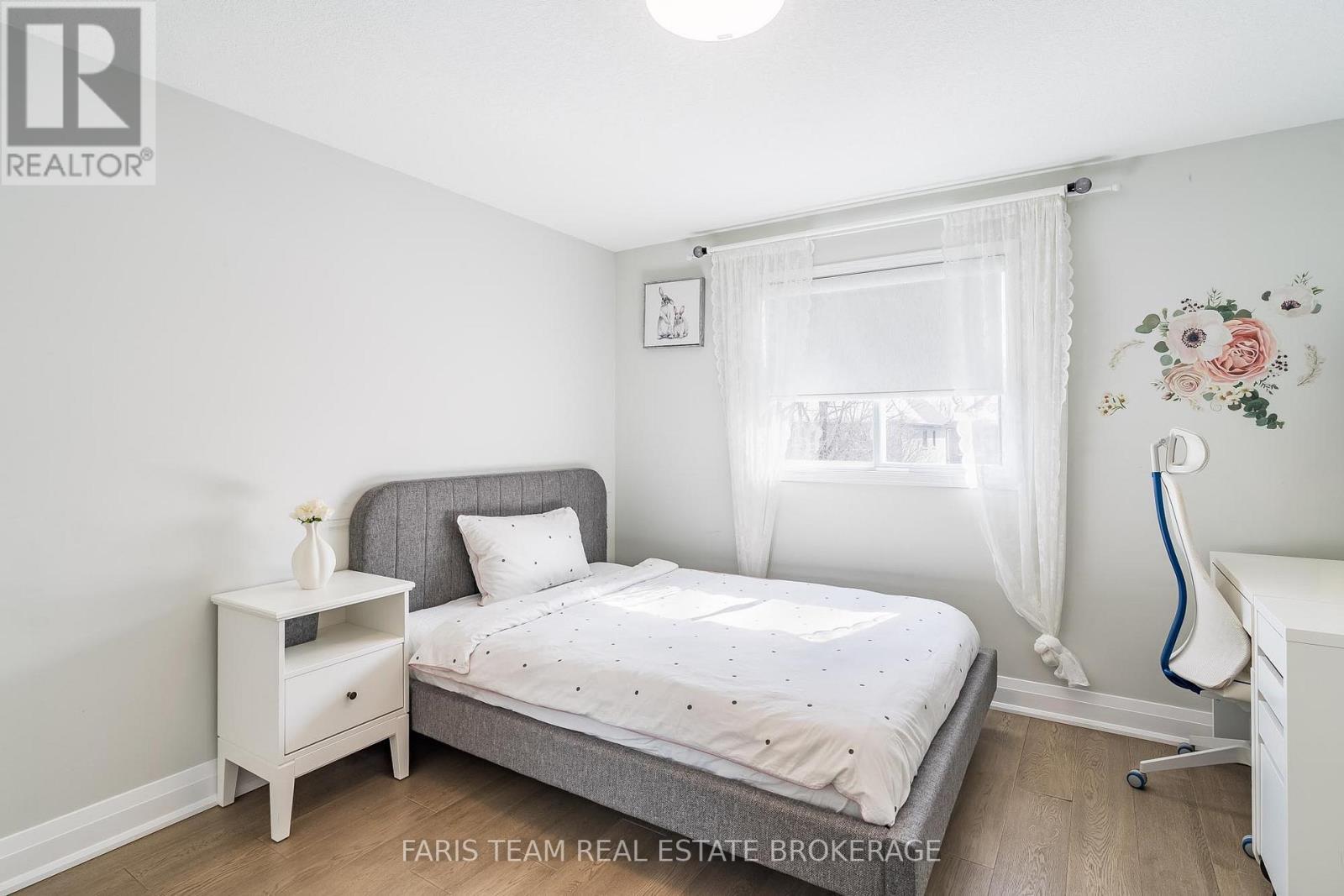 81 Wallace Street, New Tecumseth, ON - Indoor Photo Showing Bedroom